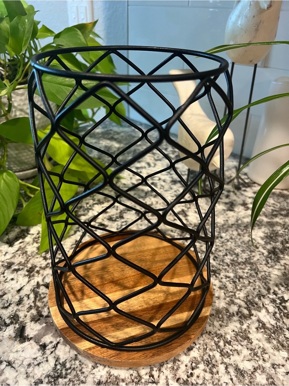 Rotating coffee pod holder with Wooden Base